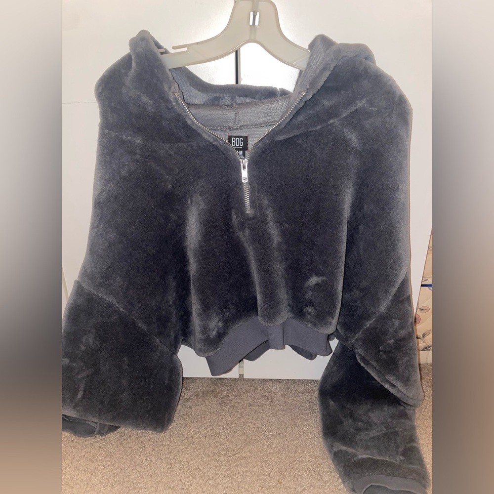 Half-Zip cropped grey furry sweater